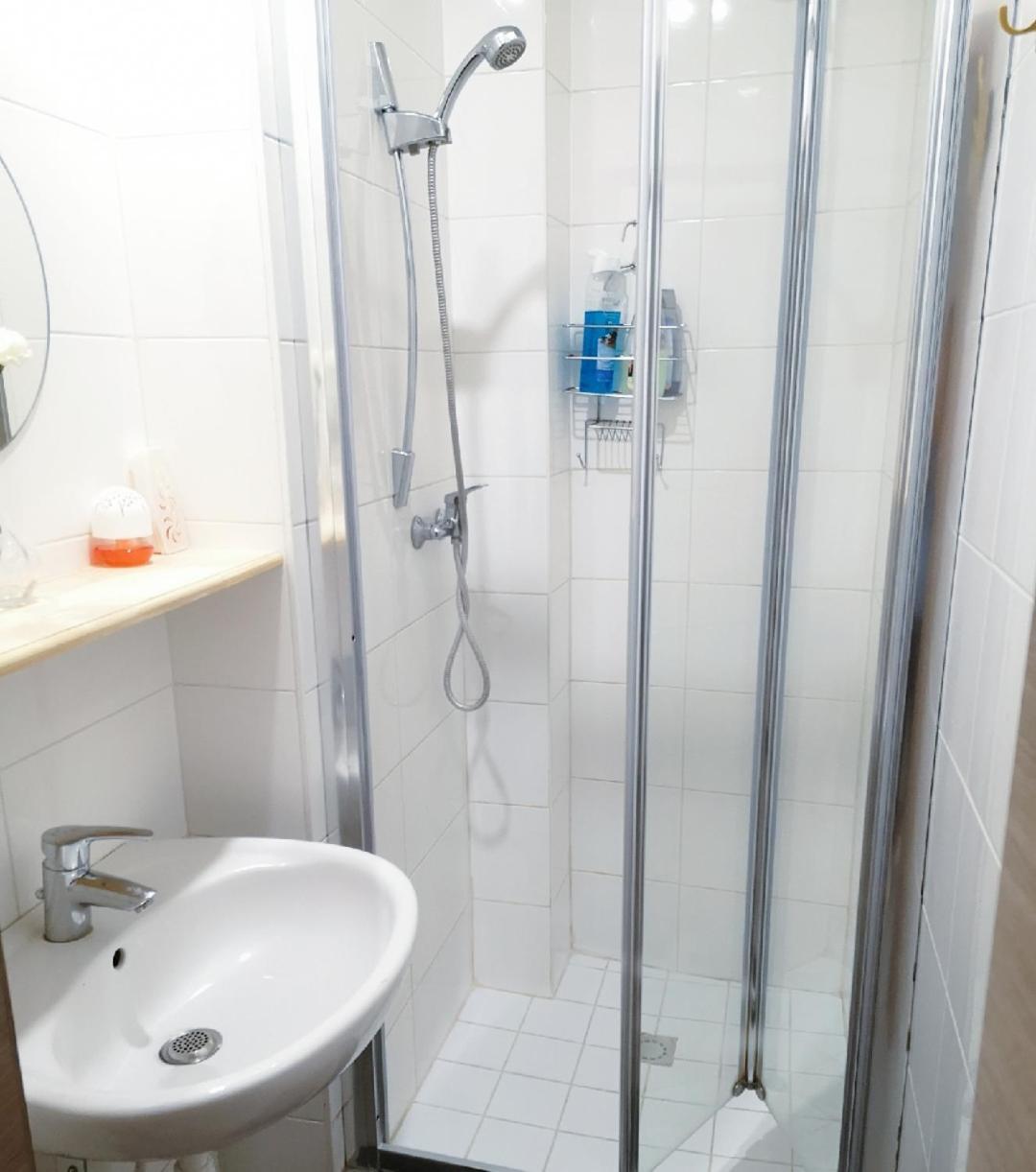 A Private Room For Backpacker Share Bathroom Brussels Exterior photo